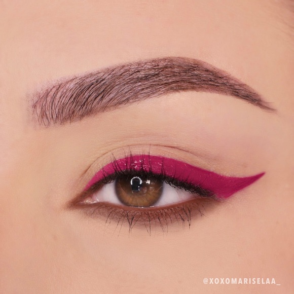 Eighteen 18 Graphic Statement Gel Eyeliners Waterproof Vibrant Colors Eye Pencil - Picture 3 of 16